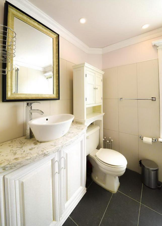 تورونتو Salmon Magwood Guesthouse المظهر الخارجي الصورة